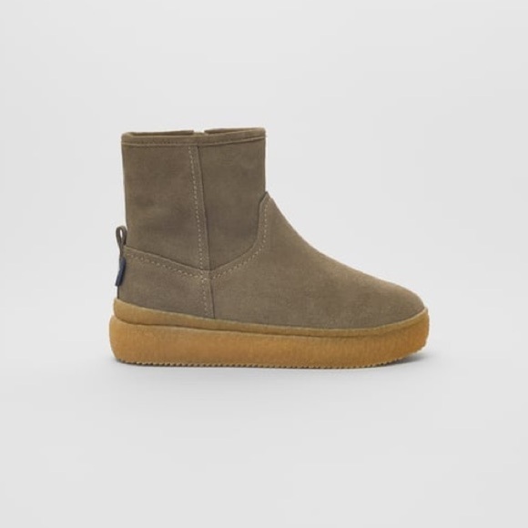 NWT. Zara Kids Tan LeatherBoots. Size 12.